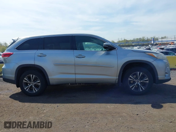 2018 Toyota Highlander LE с VIN 5TDBZRFH2JS499320, выставлен на аукционе IAAI как лот 42099889 с пробегом 642 396 миль миль и . История ставок и продаж доступна на DreamBid. Изображение 13.
