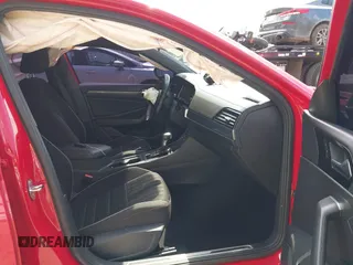 2019 Volkswagen Jetta GLI S z VIN 3VW6T7BU3KM255295, wystawiony jako IAAI lot #42173746 z przebiegiem 63 526 mil mil oraz . Historia ofert i sprzedaży dostępna na DreamBid. Obrazek 5.