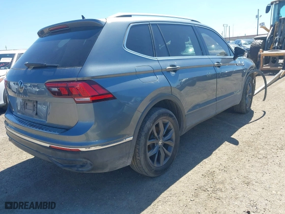 2022 Volkswagen Tiguan SE with VIN 3VV3B7AX0NM108653, listed as a IAAI auction lot 41624390 with 37,078 mi miles. Bid and sale history available at carsss.com. Image 4.
