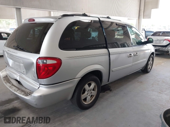 2005 Dodge Caravan SXT with VIN 2D4GP44L65R335656, listed as a IAAI auction lot 42526728 with 322,176 mi miles and . Bid and sale history available at DreamBid. Image 4.