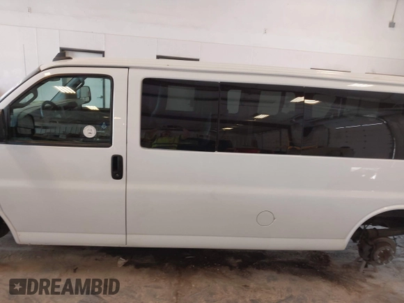 2017 Chevrolet Express Passenger LT с VIN 1GAZGPFG7H1336632, выставлен на аукционе IAAI как лот 42682488 с пробегом 91 639 миль миль и . История ставок и продаж доступна на DreamBid. Изображение 14.