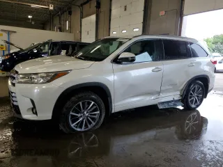 2017 Toyota Highlander XLE with VIN 5TDJZRFH3HS513960, listed as a Copart auction lot 64420075 with 126,826 mi miles and Salvage title. Bid and sale history available at DreamBid. Image 1.