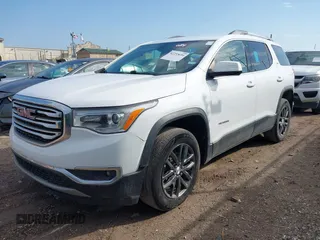 2019 GMC Acadia SLT z VIN 1GKKNULS8KZ262740, wystawiony jako IAAI lot #42255654 z przebiegiem 87 210 mil mil oraz . Historia ofert i sprzedaży dostępna na DreamBid. Obrazek 2.