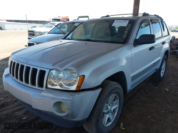 2005 Jeep Grand Cherokee Laredo z VIN 1J4HS48N65C563266, wystawiony jako IAAI lot #42784524 z przebiegiem 156 702 mil mil oraz . Historia ofert i sprzedaży dostępna na DreamBid. Obrazek 6.