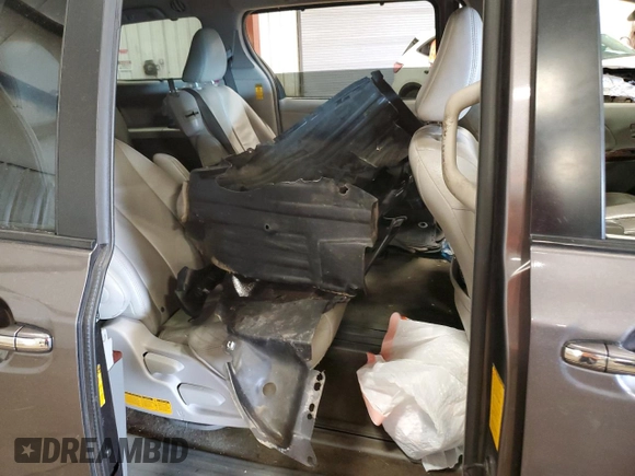 2014 Toyota Sienna XLE with VIN 5TDYK3DC0ES501557, listed as a Copart auction lot 56290015 with Not Provided miles and Clean Title. Bid and sale history available at DreamBid. Image 11.