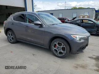 2018 Alfa Romeo Stelvio z VIN ZASFAKANXJ7B81315, wystawiony jako Copart lot #55528675 z przebiegiem 163 957 mil mil oraz Czysty tytuł • Clean title. Historia ofert i sprzedaży dostępna na DreamBid. Obrazek 4.