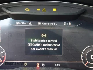 2018 Audi A4 Premium Plus z VIN WAUENAF48JA061984, wystawiony jako IAAI lot #42188859 z przebiegiem 105 155 mil mil oraz . Historia ofert i sprzedaży dostępna na DreamBid. Obrazek 7.