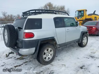 2008 Toyota FJ Cruiser with VIN JTEBU11F28K044728, listed as a IAAI auction lot 41284380 with 287,956 mi miles. Bid and sale history available at carsss.com. Image 4.