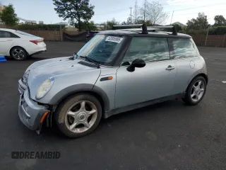 2002 MINI Hardtop с VIN WMWRC33422TC32681, выставлен на аукционе Copart как лот 52005995 с пробегом 110 228 миль миль и Списание • Salvage title. История ставок и продаж доступна на DreamBid. Изображение 1.