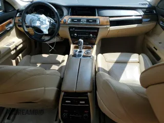 2014 BMW 7 Series 740i z VIN WBAYA6C51ED144132, wystawiony jako Copart lot #55131365 z przebiegiem 116 826 mil mil oraz Szkoda całkowita • Salvage title. Historia ofert i sprzedaży dostępna na DreamBid. Obrazek 8.
