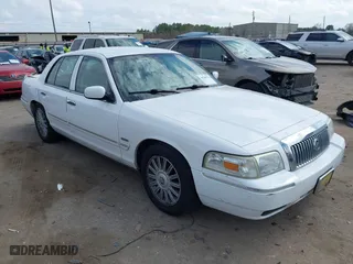 2009 Mercury Grand Marquis LS with VIN 2MEHM75V39X622111, listed as a IAAI auction lot 41509576 with 197,552 mi miles. Bid and sale history available at carsss.com. Image 1.