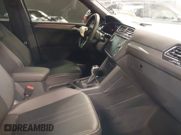 2022 Volkswagen Tiguan SE R-Line Black with VIN 3VV8B7AX1NM111194, listed as a IAAI auction lot 42254124 with 22,748 mi miles and . Bid and sale history available at DreamBid. Image 5.