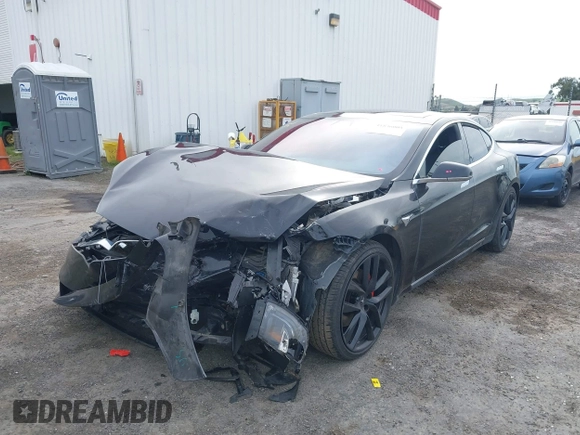 2016 Tesla Model S 90D z VIN 5YJSA1E4XGF171681, wystawiony jako IAAI lot #41836005 z przebiegiem 81 063 mil mil oraz . Historia ofert i sprzedaży dostępna na DreamBid. Obrazek 6.