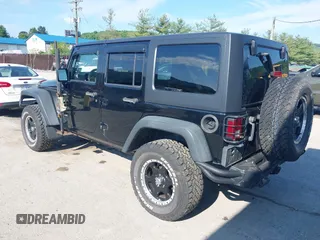 2013 Jeep Wrangler Unlimited Sport z VIN 1C4HJWDG9DL510121, wystawiony jako IAAI lot #42389944 z przebiegiem 84 390 mil mil oraz . Historia ofert i sprzedaży dostępna na DreamBid. Obrazek 3.