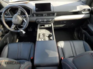 2024 Honda Pilot TrailSport with VIN 5FNYG1H63RB040262, listed as a Copart auction lot 45701645 with 24,872 mi miles and Salvage Title. Bid and sale history available at carsss.com. Image 8.