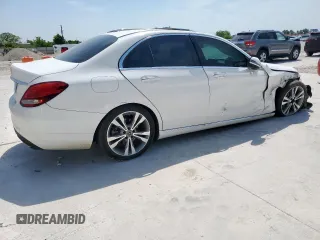 2018 Mercedes-Benz C 300 z VIN 55SWF4JB0JU274493, wystawiony jako Copart lot #53468055 z przebiegiem Nie podano mil oraz Szkoda całkowita • Salvage title. Historia ofert i sprzedaży dostępna na DreamBid. Obrazek 3.