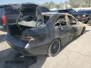 2005 Mercedes-Benz C 230 Kompressor с VIN WDBRF40J85F650140, выставлен на аукционе Copart как лот 71331974 с пробегом Не указан миль и На запчасти • Non repairable. История ставок и продаж доступна на DreamBid. Изображение 3.