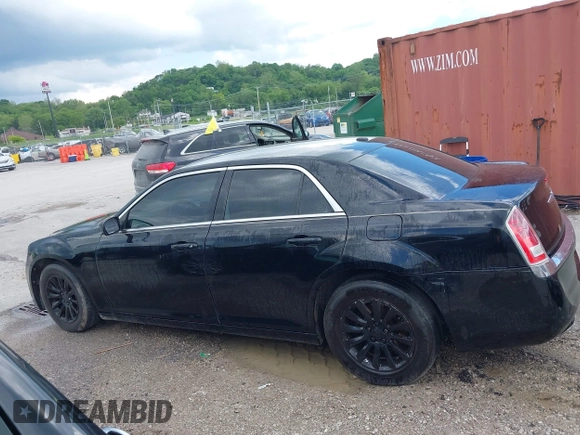 2014 Chrysler 300 z VIN 2C3CCAAG6EH220935, wystawiony jako IAAI lot #42216498 z przebiegiem 153 539 mil mil oraz . Historia ofert i sprzedaży dostępna na DreamBid. Obrazek 14.