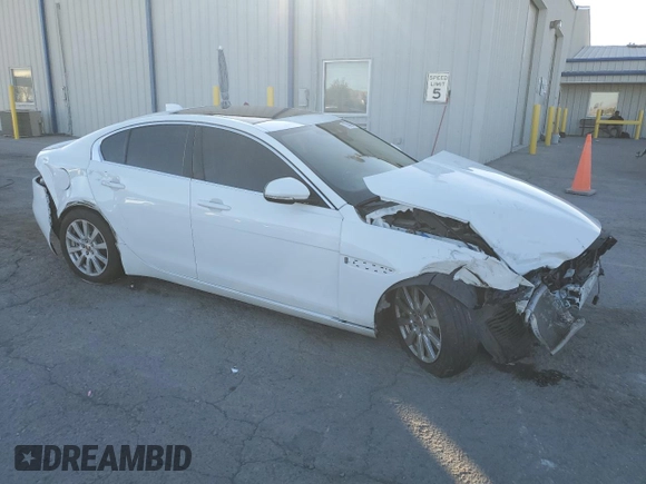 2019 Jaguar XE 25t with VIN SAJAR4FX2KCP48452, listed as a Copart auction lot 77409984 with 62,204 mi miles and Salvage Title. Bid and sale history available at carsss.com. Image 4.