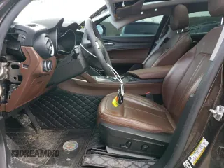 2018 Alfa Romeo Stelvio Ti z VIN ZASFAKBN6J7B80421, wystawiony jako Copart lot #43687775 z przebiegiem 81 426 mil mil oraz Czysty tytuł • Clean title. Historia ofert i sprzedaży dostępna na DreamBid. Obrazek 7.