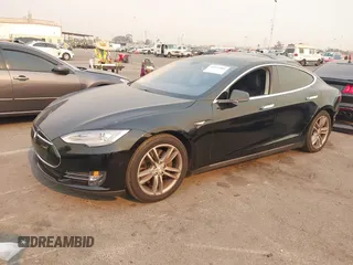 2013 Tesla Model S with VIN 5YJSA1CN3DFP06986, listed as a IAAI auction lot 41271801 with 150,307 mi miles and . Bid and sale history available at DreamBid. Image 19.