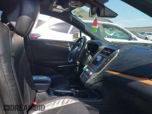 2019 Lincoln MKC Reserve with VIN 5LMCJ3D97KUL44398, listed as a IAAI auction lot 42513739 with 106,078 mi miles and . Bid and sale history available at DreamBid. Image 5.