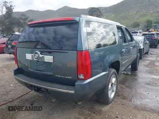 2008 Cadillac Escalade ESV z VIN 1GYFK668X8R217223, wystawiony jako IAAI lot #41684575 z przebiegiem Nie podano mil oraz . Historia ofert i sprzedaży dostępna na DreamBid. Obrazek 4.