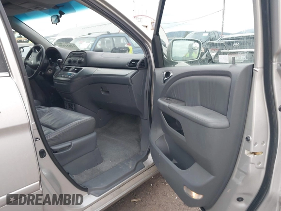 2005 Honda Odyssey EX-L with VIN 5FNRL38675B505695, listed as a IAAI auction lot 40931430 with 337,403 mi miles. Bid and sale history available at carsss.com. Image 5.