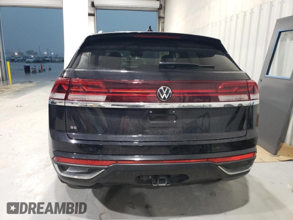 2024 Volkswagen Atlas SE with VIN 1V2WE2CA3RC221565, listed as a Copart auction lot 50817605 with 8,884 mi miles and Salvage title. Bid and sale history available at DreamBid. Image 6.