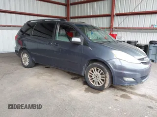2010 Toyota Sienna XLE z VIN 5TDDK4CC5AS030134, wystawiony jako IAAI lot #42522402 z przebiegiem 307 273 mil mil oraz . Historia ofert i sprzedaży dostępna na DreamBid. Obrazek 1.