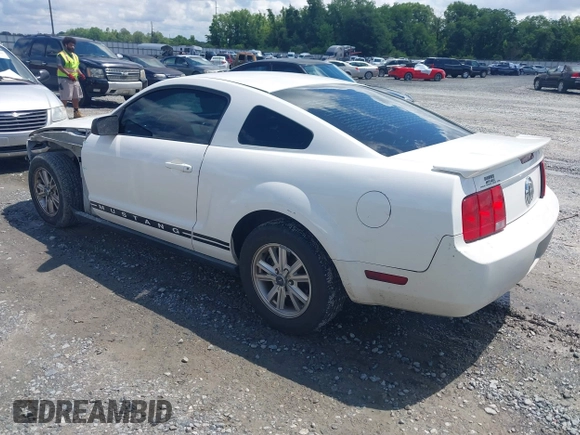 2008 Ford Mustang Deluxe with VIN 1ZVHT80N885199959, listed as a IAAI auction lot 42248199 with 275,431 mi miles and . Bid and sale history available at DreamBid. Image 3.