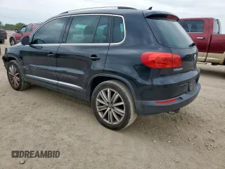 2012 Volkswagen Tiguan SE z VIN WVGAV7AX2CW575871, wystawiony jako Copart lot #58050865 z przebiegiem 96 569 mil mil oraz Szkody całkowita. Historia ofert i sprzedaży dostępna na DreamBid. Obrazek 2.