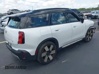 2025 MINI Countryman S with VIN WMZ23GA06S7R31166, listed as a IAAI auction lot 42393335 with 2,531 mi miles and . Bid and sale history available at DreamBid. Image 4.