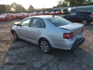2010 Volkswagen Jetta Limited Edition с VIN 3VWRX7AJ8AM051566, выставлен на аукционе IAAI как лот 42568293 с пробегом 143 017 миль миль и . История ставок и продаж доступна на DreamBid. Изображение 3.
