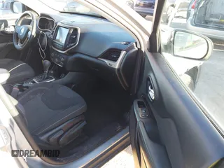 2016 Jeep Cherokee Latitude with VIN 1C4PJMCBXGW118161, listed as a IAAI auction lot 41686583 with 183,431 mi miles. Bid and sale history available at carsss.com. Image 5.