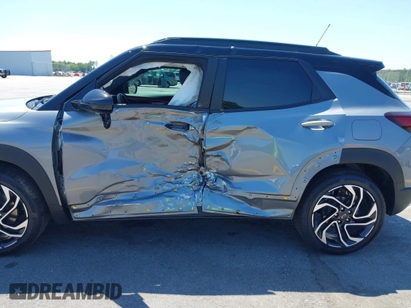 2025 Chevrolet TrailBlazer RS with VIN KL79MTSLXSB008647, listed as a IAAI auction lot 42121512 with 6,168 mi miles and . Bid and sale history available at DreamBid. Image 6.