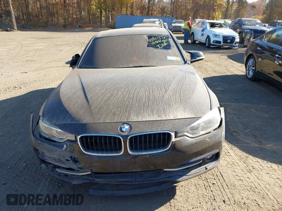 2018 BMW 3 Series 330i xDrive z VIN WBA8D9C51JEM33122, wystawiony jako IAAI lot #40811372 z przebiegiem 48 461 mil mil oraz . Historia ofert i sprzedaży dostępna na DreamBid. Obrazek 12.