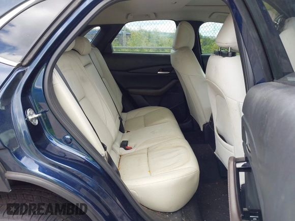 2021 Mazda CX-30 Premium z VIN 3MVDMBDL7MM236474, wystawiony jako IAAI lot #42284515 z przebiegiem 58 565 mil mil oraz . Historia ofert i sprzedaży dostępna na DreamBid. Obrazek 8.