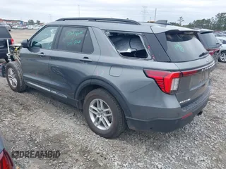 2025 Ford Explorer Active with VIN 1FMUK7DH5SGA22022, listed as a IAAI auction lot 41368923 with 3,142 mi miles. Bid and sale history available at carsss.com. Image 3.