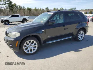 2011 BMW X5 35i z VIN 5UXZV4C55BL740974, wystawiony jako Copart lot #52855915 z przebiegiem Nie podano mil oraz Szkoda całkowita • Salvage title. Historia ofert i sprzedaży dostępna na DreamBid. Obrazek 1.