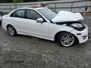 2013 Mercedes-Benz C 300 Sport z VIN WDDGF8AB3DR257916, wystawiony jako Copart lot #58555775 z przebiegiem Nie podano mil oraz Szkoda całkowita • Salvage title. Historia ofert i sprzedaży dostępna na DreamBid. Obrazek 4.