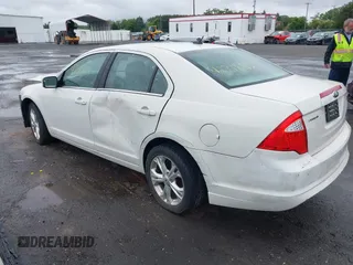 2012 Ford Fusion SE z VIN 3FAHP0HA4CR261668, wystawiony jako IAAI lot #42318115 z przebiegiem 81 923 mil mil oraz . Historia ofert i sprzedaży dostępna na DreamBid. Obrazek 3.