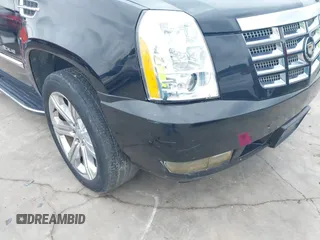 2013 Cadillac Escalade Luxury z VIN 1GYS3BEFXDR127777, wystawiony jako IAAI lot #42390040 z przebiegiem 206 852 mil mil oraz . Historia ofert i sprzedaży dostępna na DreamBid. Obrazek 17.