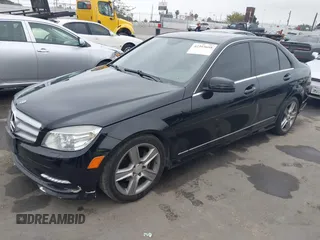 2011 Mercedes-Benz C 300 Sport z VIN WDDGF5EB1BA472313, wystawiony jako IAAI lot #42393658 z przebiegiem 161 373 mil mil oraz . Historia ofert i sprzedaży dostępna na DreamBid. Obrazek 2.