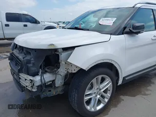 2017 Ford Explorer XLT с VIN 1FM5K7D81HGA98642, выставлен на аукционе IAAI как лот 42398111 с пробегом 140 601 миль миль и . История ставок и продаж доступна на DreamBid. Изображение 6.