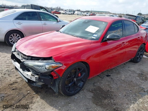 2020 Alfa Romeo Giulia with VIN ZARFAMAN3L7625180, listed as a IAAI auction lot 41517401 with 43,010 mi miles. Bid and sale history available at carsss.com. Image 18.