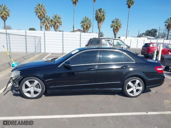 2011 Mercedes-Benz E-Class E 350 Luxury with VIN WDDHF5GB6BA290205, listed as a IAAI auction lot 41871457 with 147,805 mi miles. Bid and sale history available at carsss.com. Image 15.