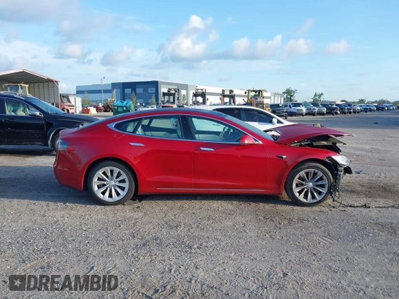 2018 Tesla Model S 75D z VIN 5YJSA1E20JF277384, wystawiony jako IAAI lot #42680941 z przebiegiem 50 464 mil mil oraz . Historia ofert i sprzedaży dostępna na DreamBid. Obrazek 14.