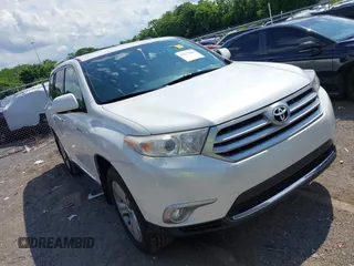 2013 Toyota Highlander Limited z VIN 5TDDK3EH8DS250360, wystawiony jako IAAI lot #42379928 z przebiegiem 112 355 mil mil oraz . Historia ofert i sprzedaży dostępna na DreamBid. Obrazek 1.