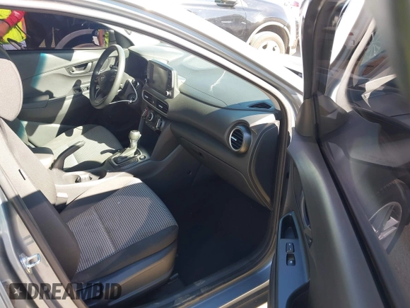 2020 Hyundai Kona SE with VIN KM8K1CAA0LU483447, listed as a IAAI auction lot 41866272 with 89,708 mi miles and . Bid and sale history available at carsss.com. Image 5.